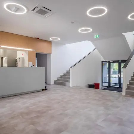 Ciszterci Rendezvenykoezpont 3*