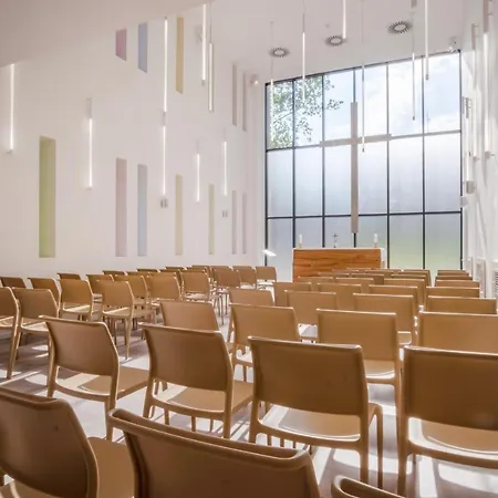 Ciszterci Rendezvenykoezpont 3* Balatonalmádi