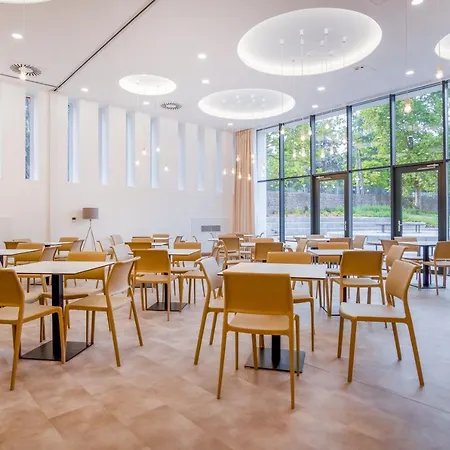 Ciszterci Rendezvenykoezpont 3* Balatonalmádi
